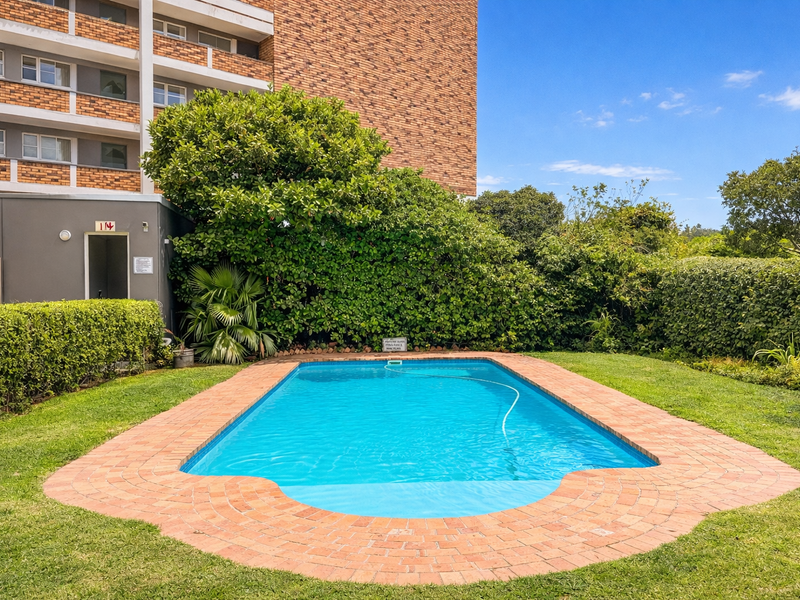 Super Neat Ground Floor ApartmentJust Steps away from Kloof Street. - Photo 2