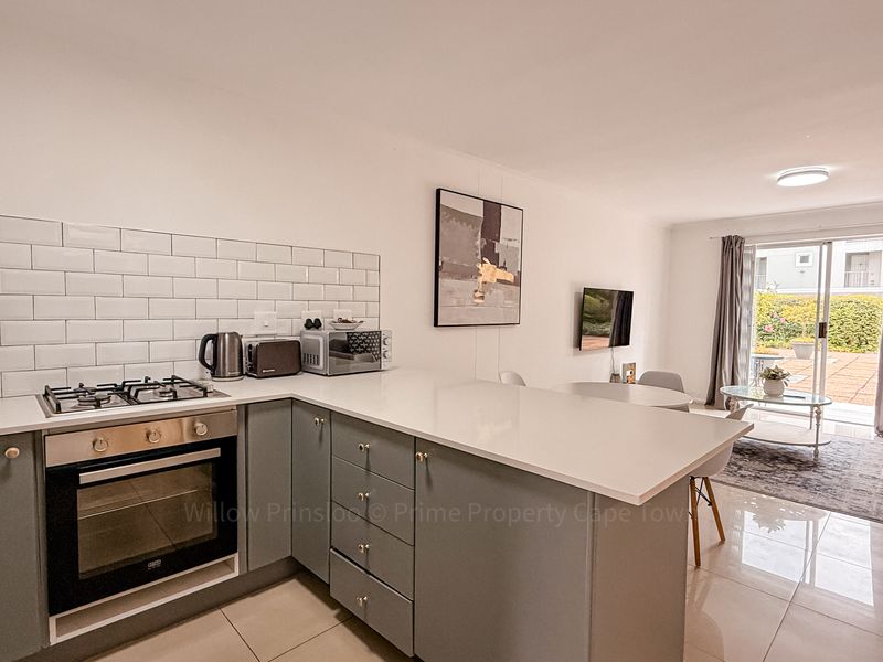 Super Neat Ground Floor ApartmentJust Steps away from Kloof Street. - Photo 10