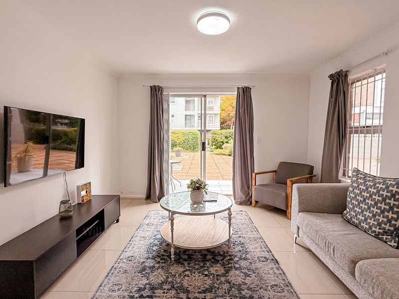 Super Neat Ground Floor ApartmentJust Steps away from Kloof Street. - Photo 8