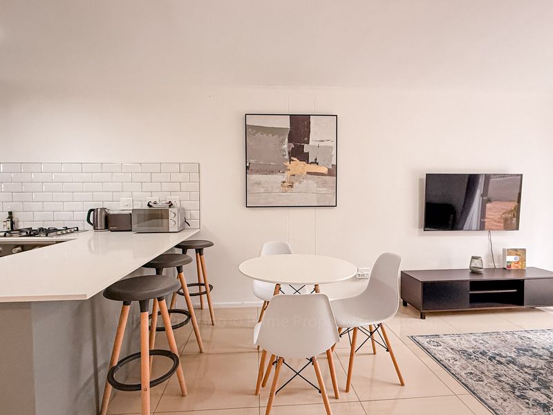 Super Neat Ground Floor ApartmentJust Steps away from Kloof Street. - Photo 7