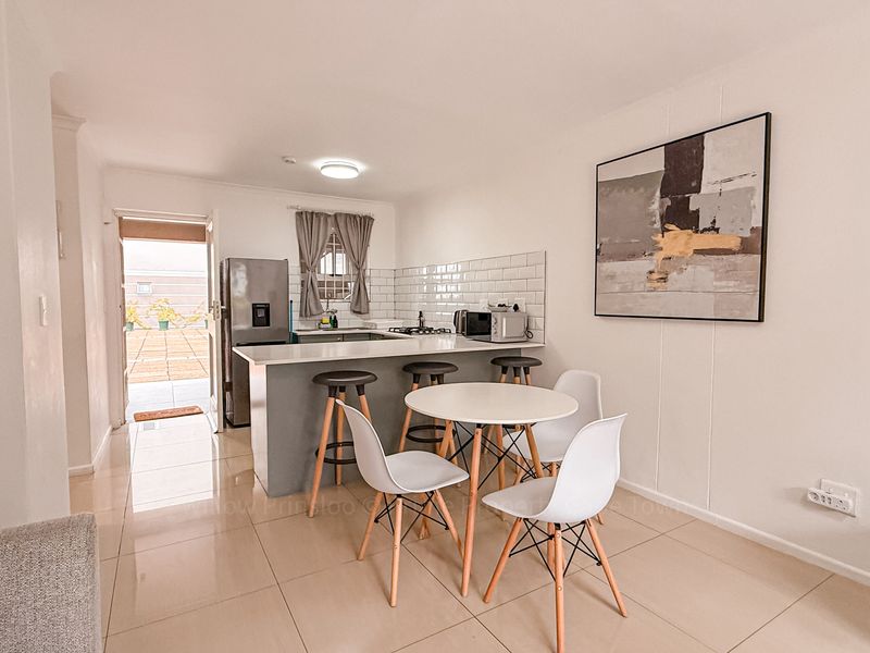 Super Neat Ground Floor ApartmentJust Steps away from Kloof Street. - Photo 6