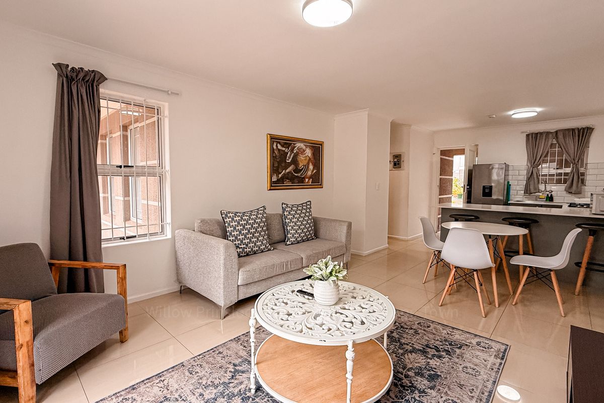 Super Neat Ground Floor ApartmentJust Steps away from Kloof Street. - Photo 5