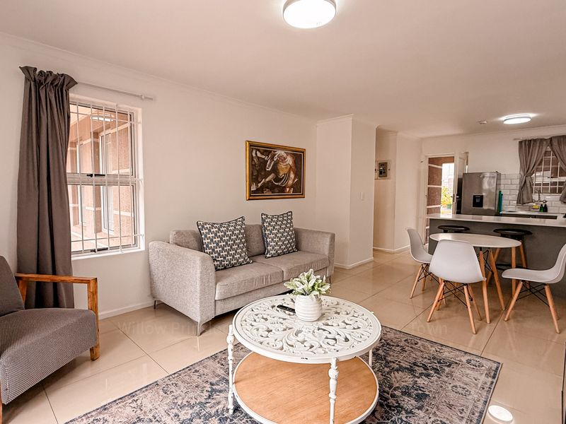 Super Neat Ground Floor ApartmentJust Steps away from Kloof Street. - Photo 5