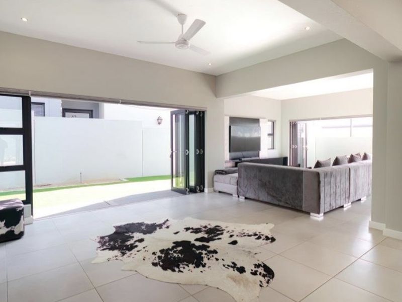 Olivewood Estate. 3 Bed 2 Bath - Photo 3