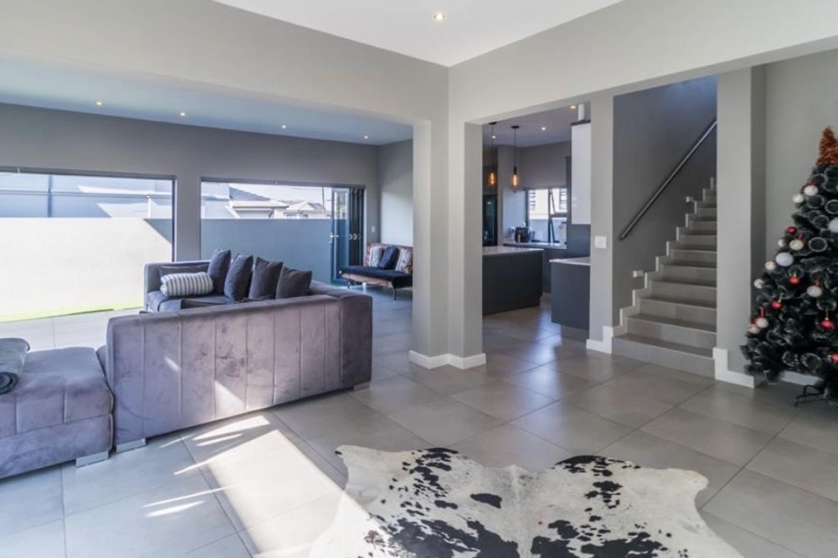 Olivewood Estate. 3 Bed 2 Bath - Photo 2