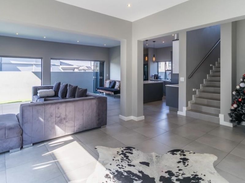 Olivewood Estate. 3 Bed 2 Bath - Photo 2