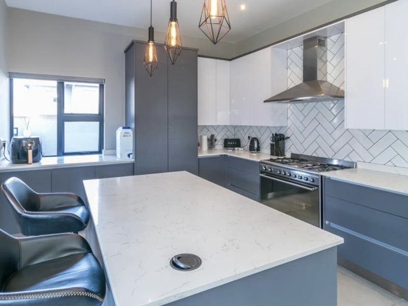 Olivewood Estate. 3 Bed 2 Bath - Photo 8