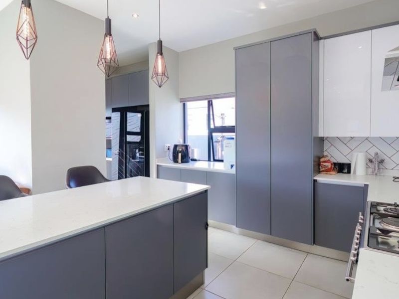 Olivewood Estate. 3 Bed 2 Bath - Photo 7