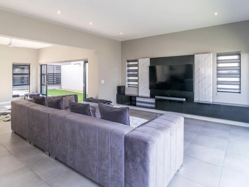 Olivewood Estate. 3 Bed 2 Bath - Photo 5