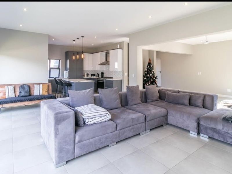 Olivewood Estate. 3 Bed 2 Bath - Photo 4