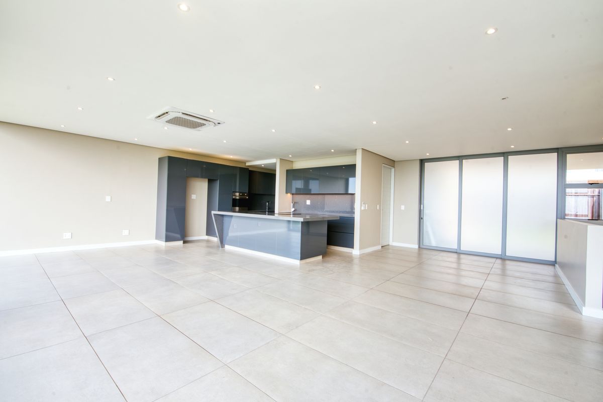 Spectacular 4-Bedroom, 4-Bathroom Home in The Horizon, Executive Estate, Umhlanga - Photo 3