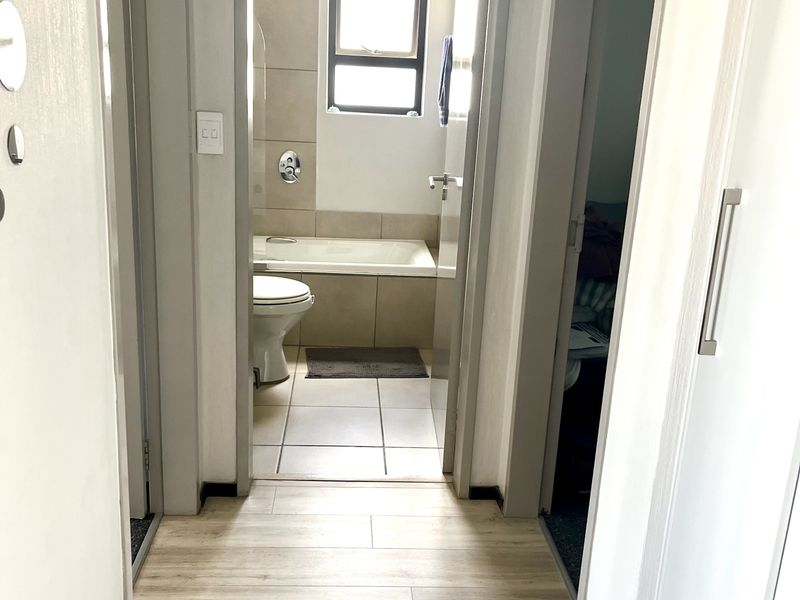 2 Bed 2 Bath. - Photo 6