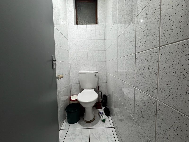 2-Bedroom Apartment For Sale . - Photo 9
