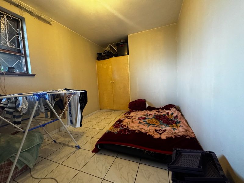 2-Bedroom Apartment For Sale . - Photo 7