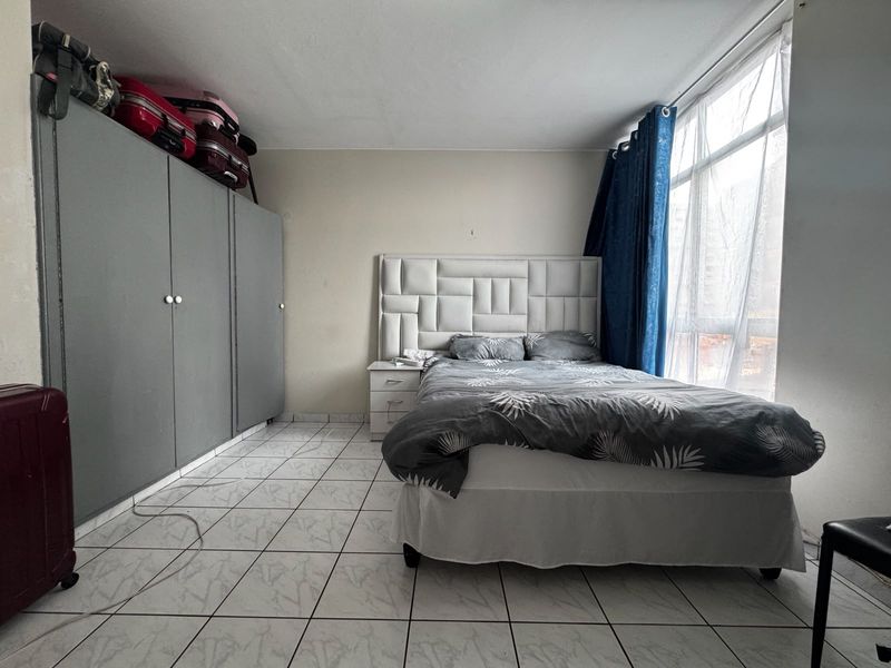 2-Bedroom Apartment For Sale . - Photo 5