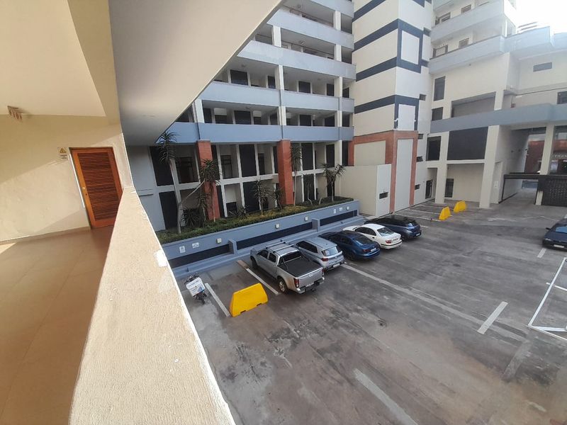 Elegant 3-Bedroom Apartment with Beautiful Sea Views & Dual Balconies - Photo 4
