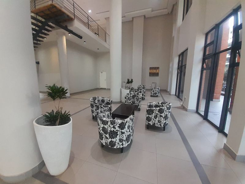 Elegant 3-Bedroom Apartment with Beautiful Sea Views & Dual Balconies - Photo 2