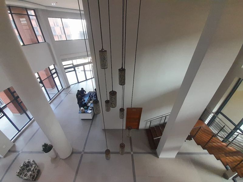 Elegant 3-Bedroom Apartment with Beautiful Sea Views & Dual Balconies - Photo 3