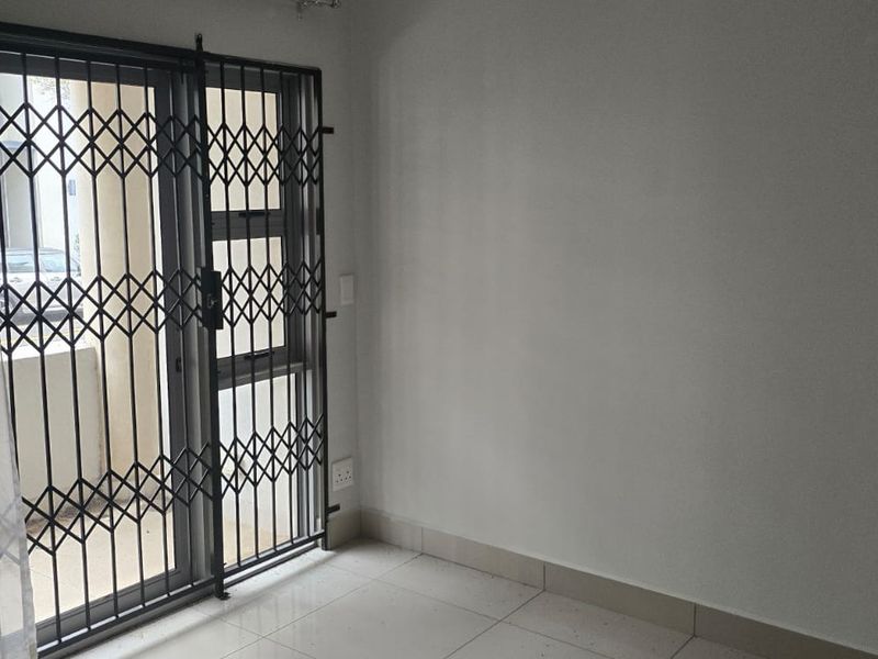 2 Bedroom 1 Bathroom Apartment For Sale -Umhlanga Ridge - Photo 4