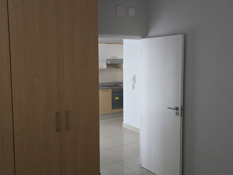 2 Bedroom 1 Bathroom Apartment For Sale -Umhlanga Ridge - Photo 8