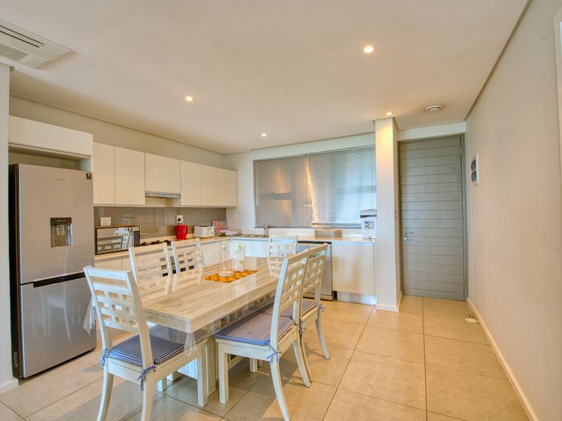Modern 3-Bedroom, 3-Bathroom Furnished Apartment - Photo 1