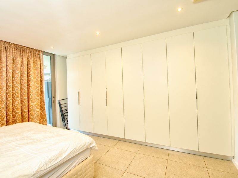Modern 3-Bedroom, 3-Bathroom Furnished Apartment - Photo 9