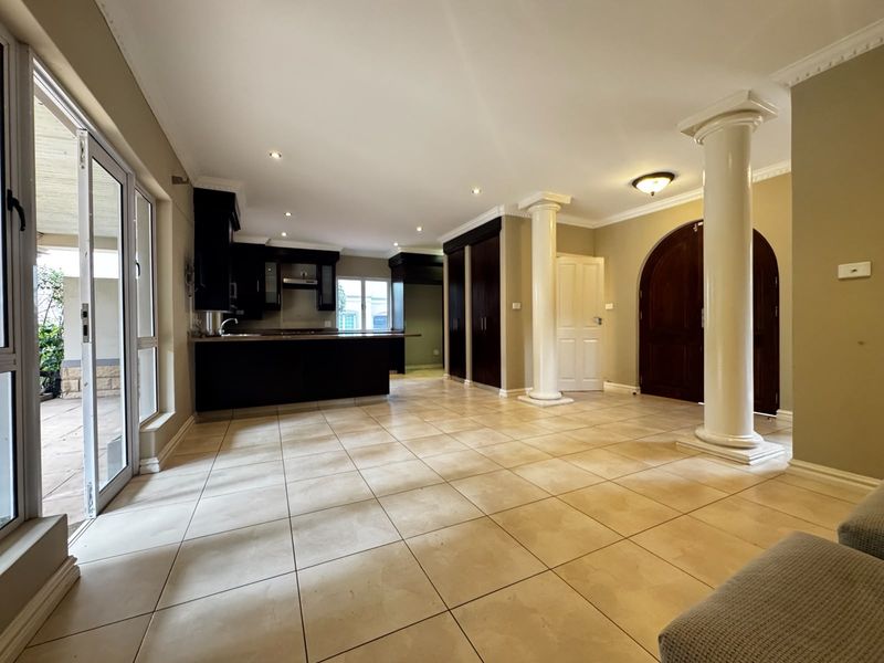 Spacious 4-Bedroom House For Rent. - Photo 2
