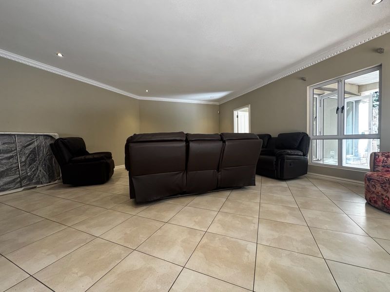 Spacious 4-Bedroom House For Rent. - Photo 10