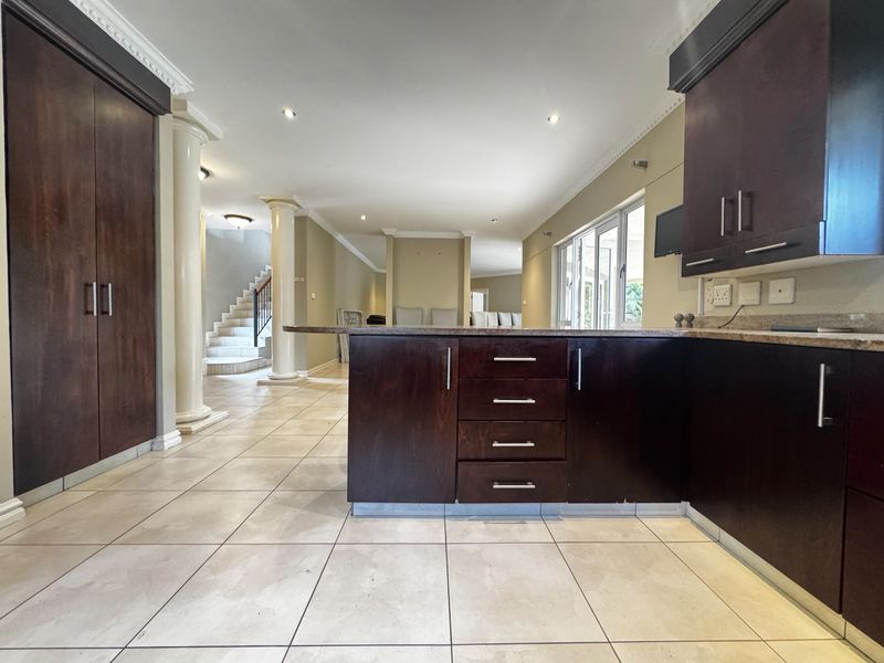 Spacious 4-Bedroom House For Rent. - Photo 7