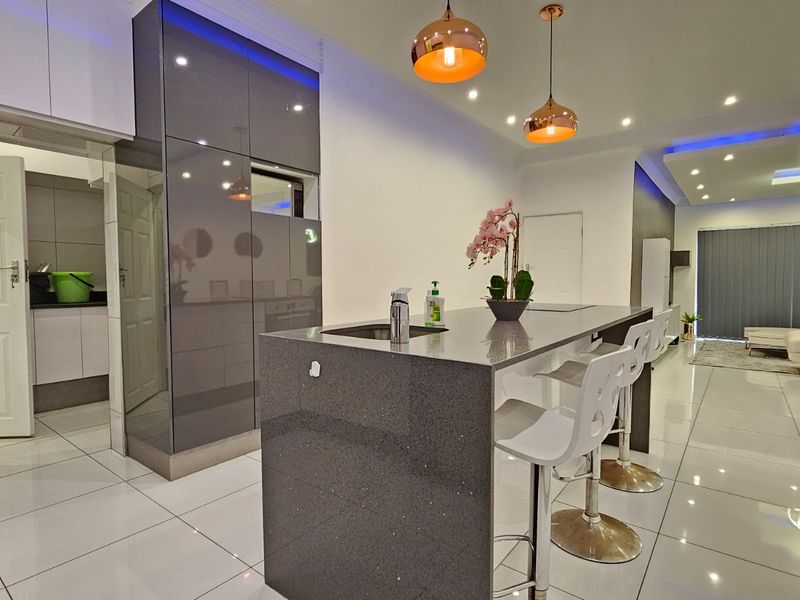 Fully Furnished 1 Bedroom, 1 Bathroom Apartment - Photo 8