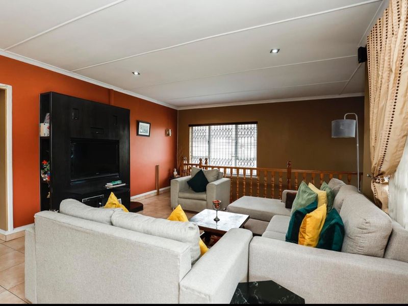3 Bedroom House For Sale In Clare Estate - Photo 2