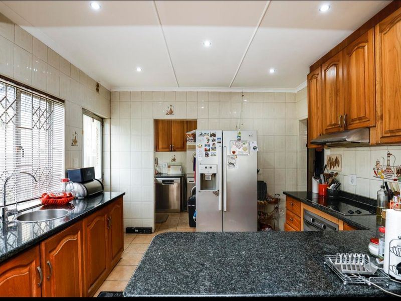 3 Bedroom House For Sale In Clare Estate - Photo 4