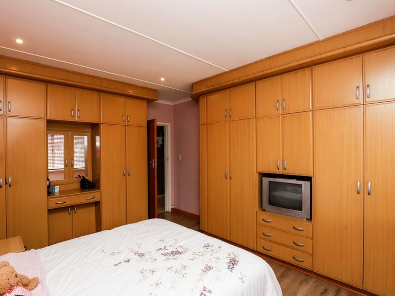 3 Bedroom House For Sale In Clare Estate - Photo 9