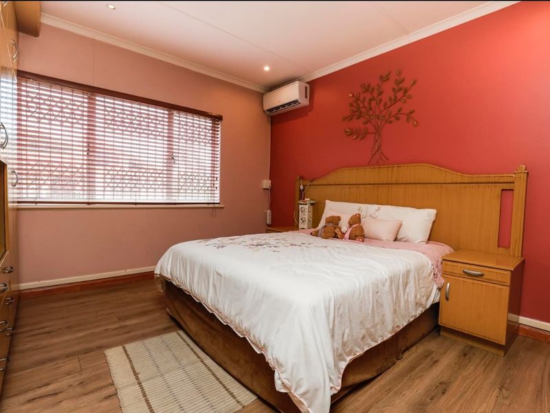 3 Bedroom House For Sale In Clare Estate - Photo 8