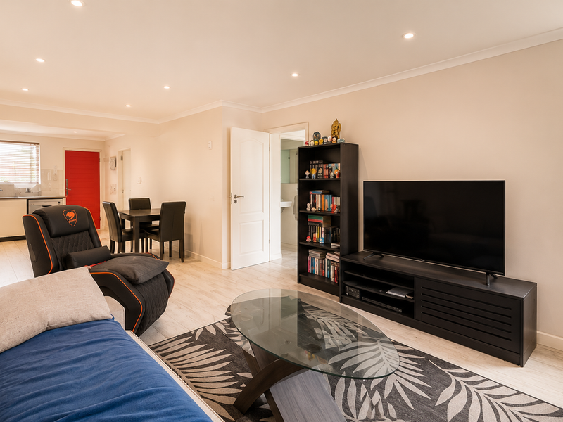 Modern 2-Bedroom Apartment Designed for Space and Comfort in Green Point - Photo 9