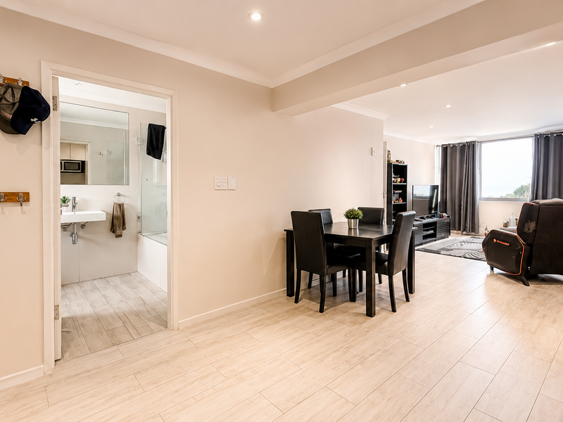 Modern 2-Bedroom Apartment Designed for Space and Comfort in Green Point - Photo 6