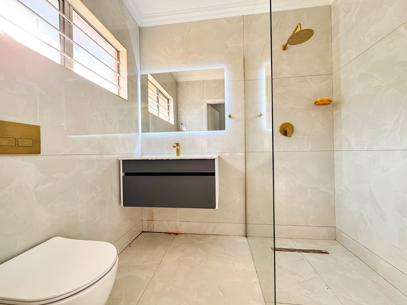 Prime Property Presents Berkley Townhouse for Sale - Photo 4
