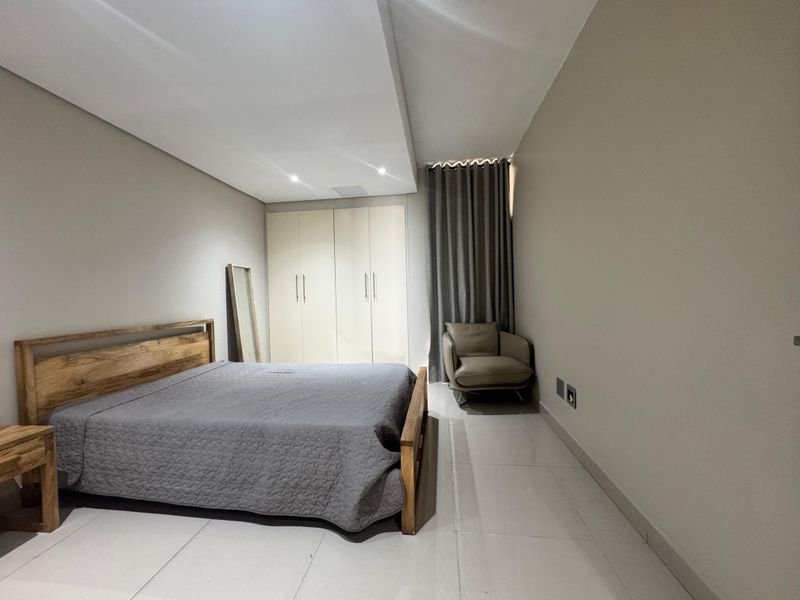 Elegant 3-Bedroom Apartment with Spectacular Sea Views in Herrwood Skye, Umhlanga. - Photo 9