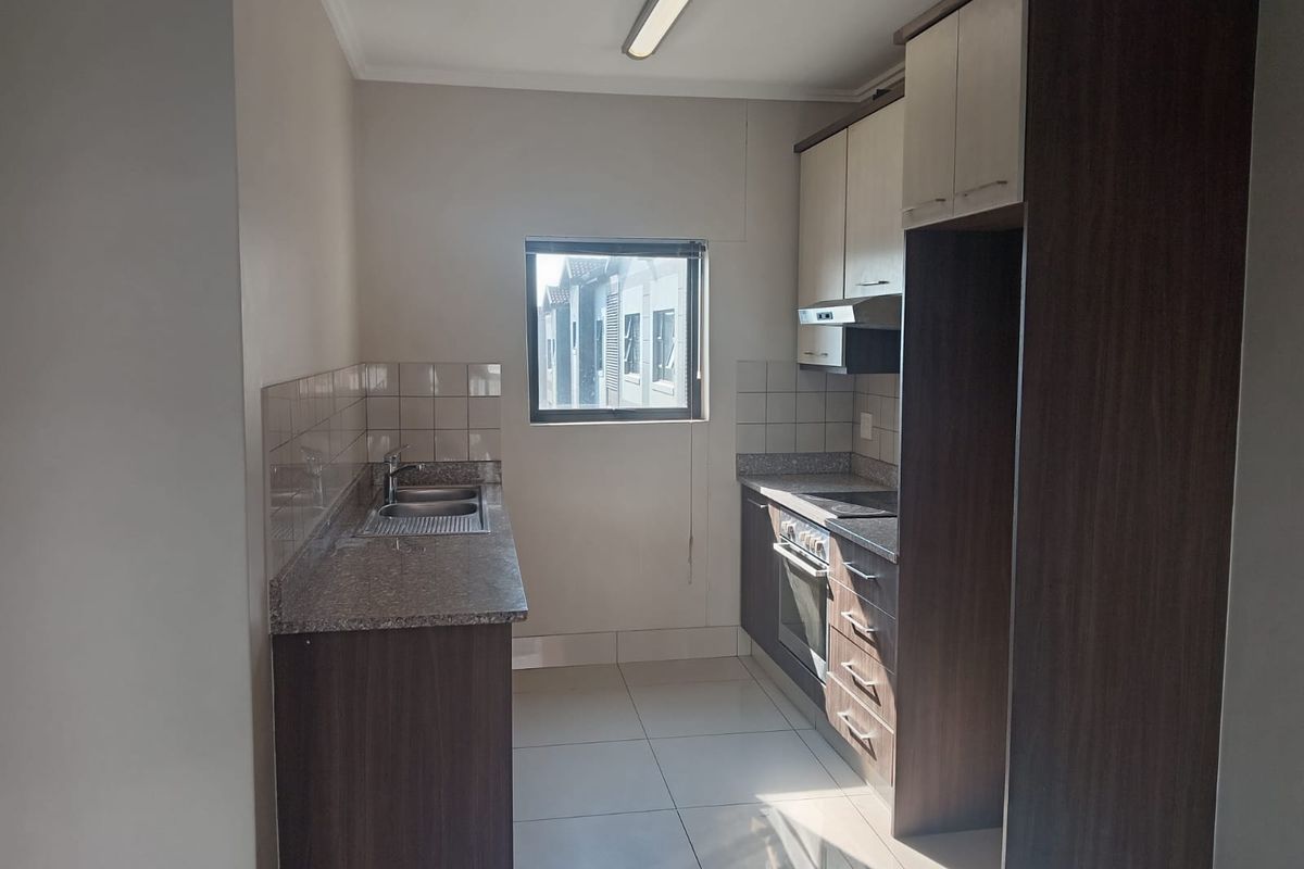 Prime  Property Presents A Stunning Three  Bedroom Apartment Situated In Umhlanga Ridge - Photo 3