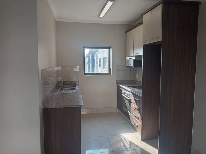 Prime  Property Presents A Stunning Three  Bedroom Apartment Situated In Umhlanga Ridge - Photo 3