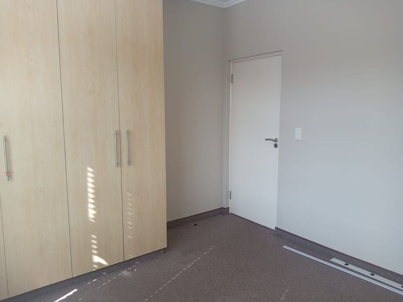 Prime  Property Presents A Stunning Three  Bedroom Apartment Situated In Umhlanga Ridge - Photo 9