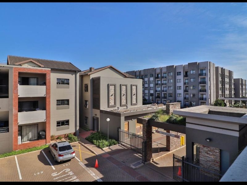 Prime  Property Presents A Stunning Three  Bedroom Apartment Situated In Umhlanga Ridge - Photo 2
