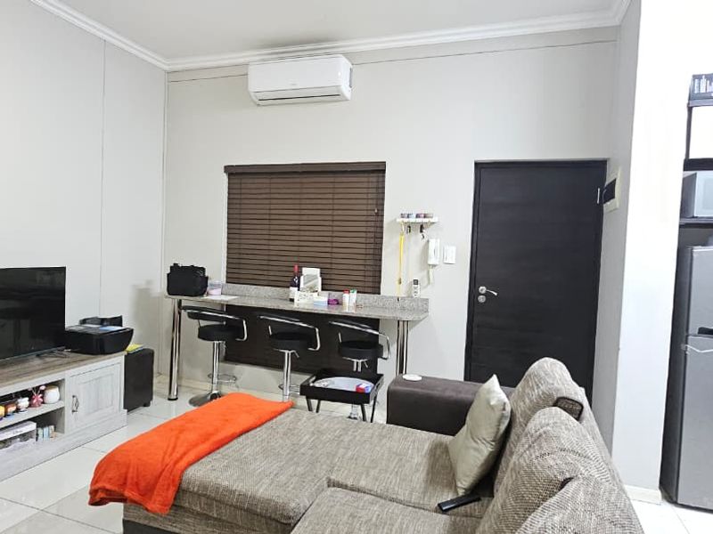 2 Bedroom Apartment for Sale - Photo 3