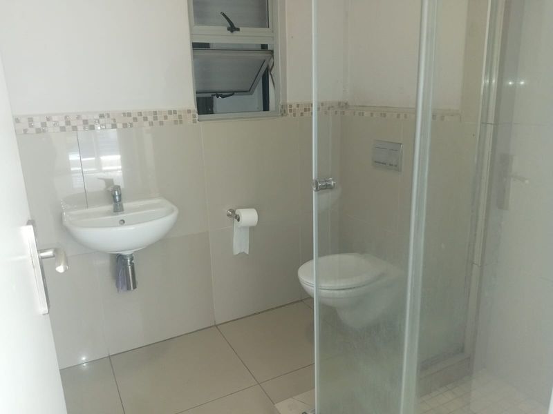 Prime  Property Presents A Stunning Two Bedroom Apartment Situated In Umhlanga Ridge - Photo 10