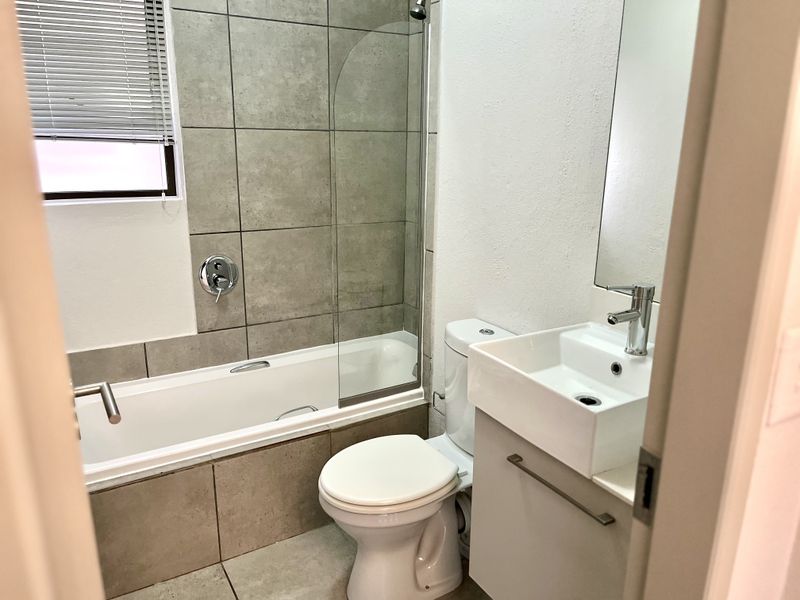 2 Bed 2 Bath. - Photo 9