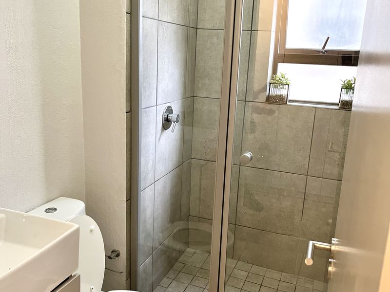 2 Bed 2 Bath. - Photo 8