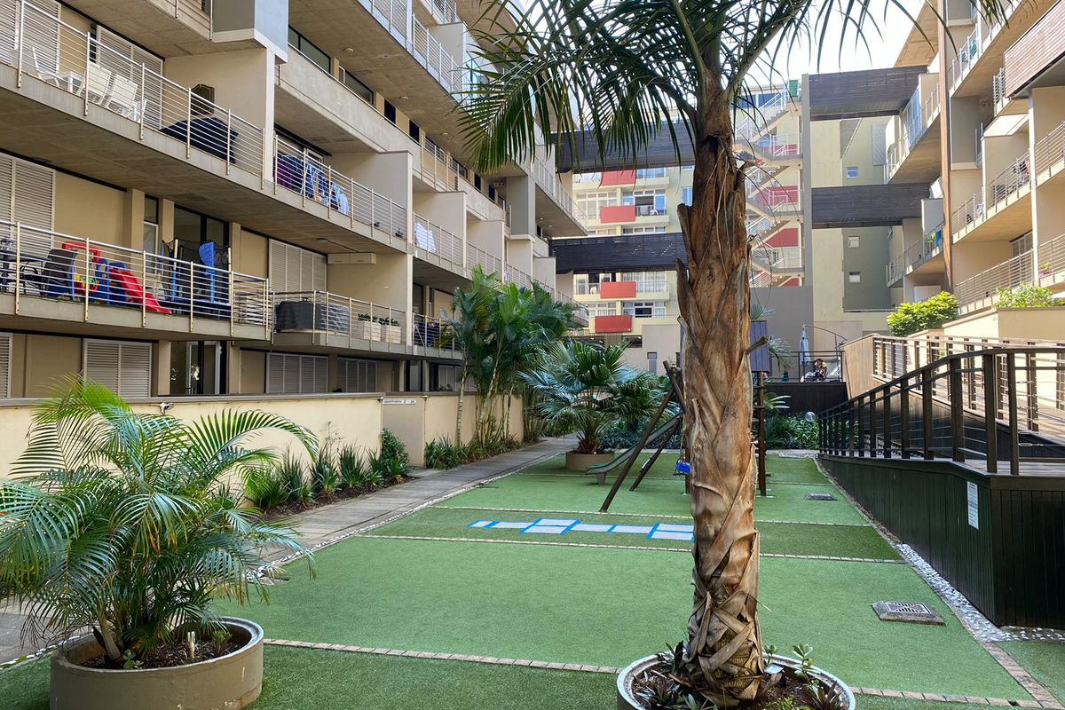 Modern 2 Bedroom, 2 Bathroom Apartment at The Auroras - Photo 2