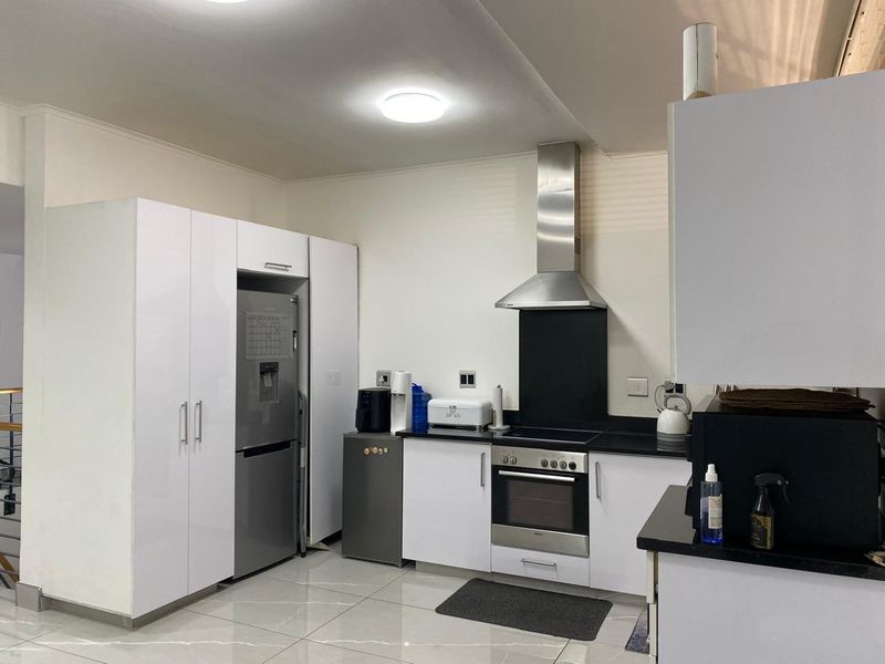Modern 2 Bedroom, 2 Bathroom Apartment at The Auroras - Photo 5