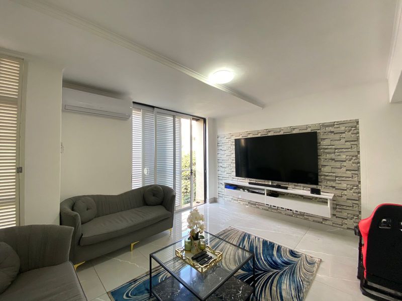 Modern 2 Bedroom, 2 Bathroom Apartment at The Auroras - Photo 10