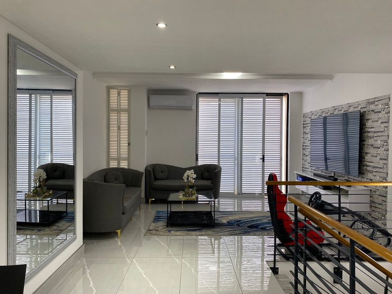 Modern 2 Bedroom, 2 Bathroom Apartment at The Auroras - Photo 8